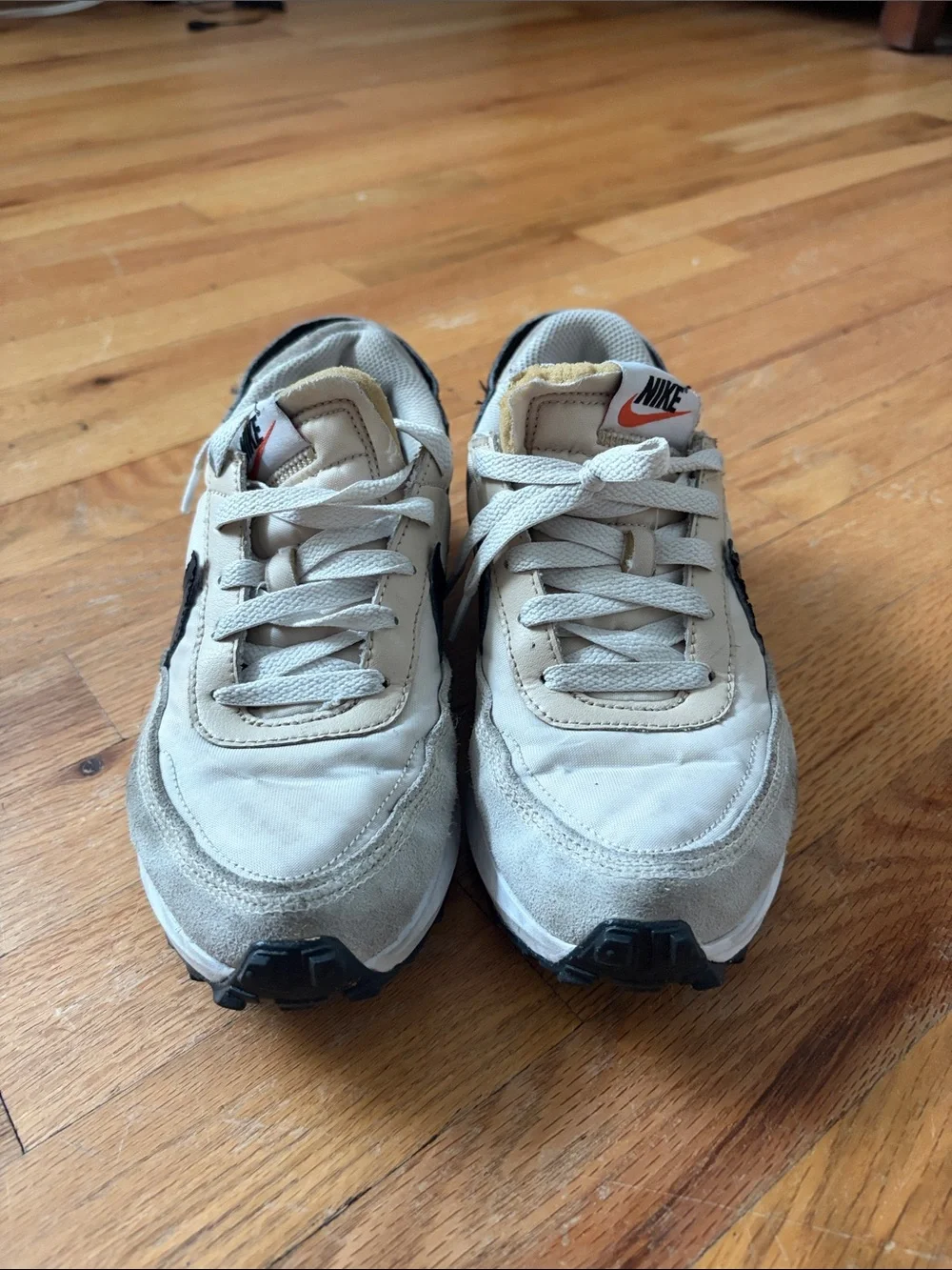 nike womens waffle debut sz 7 beige black white